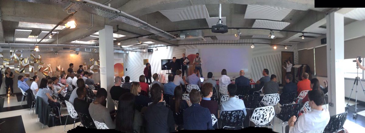 alexiscanny's tweet photo. Questo accadeva ieri prima/dopo la presentazione #hackathon #triphack @MasterCardUKbiz @tramperyoldst @traveltechlab https://t.co/3WMalr3RWZ
