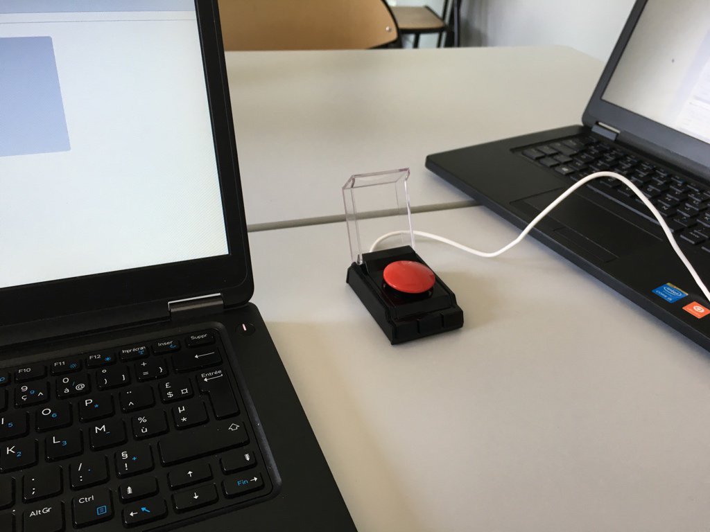 Thomasmunoz's tweet photo. Le petit bouton rouge pour déployer #TeamAlpha https://t.co/7iWuI8yCPd