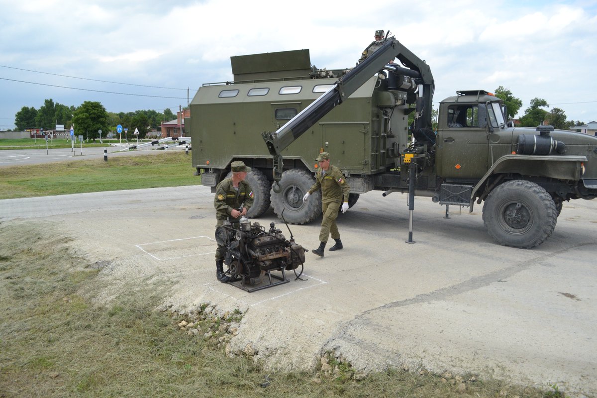Военная база мто. Мастерская технического обслуживания мто-ам1. Части и подразделения материально-технического обеспечения. Ремонт военной техники. Ремонт инженерной техники.