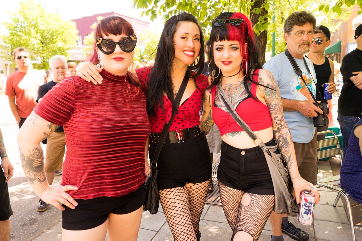 Go963MN's tweet photo. Photos: People of @LynLkStFest 2016, by @Darin_K_ https://t.co/rOt57Q1T5X https://t.co/LEJeTGMdKt