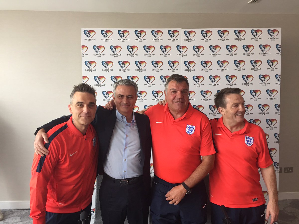 robbiewilliams's tweet photo. We did it #lads #dreamteam #getin ! x https://t.co/wfrvxMhfud