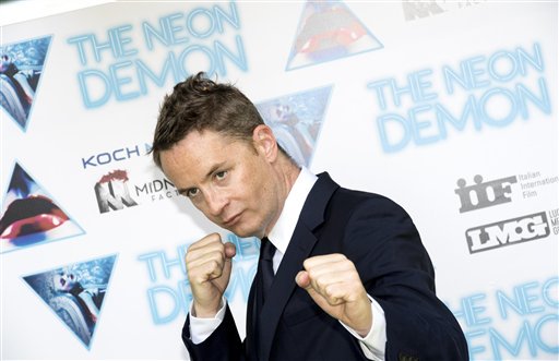 【NEW】Nicolas Winding Refn &amp; Elle Fanning  in Rome

Photo by Claudio Peri