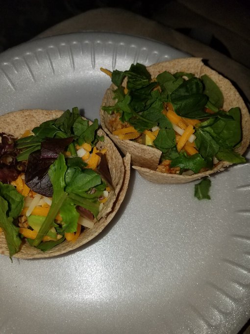 Mini taco salad bowls I made😋😋 https://t.co/fLPRVGDhUZ