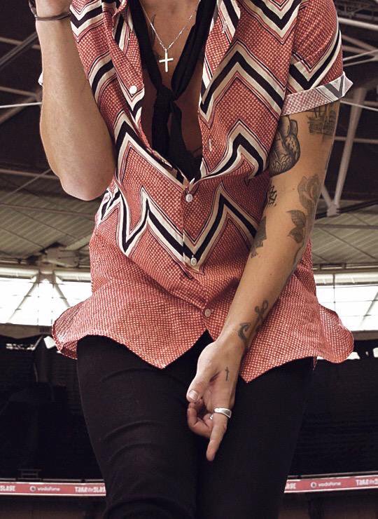 finelinegolden's tweet photo. it's been a year since harry walked out in this shirt and i died #STB2015 #CapitalSTB https://t.co/x4X4cg1UXT