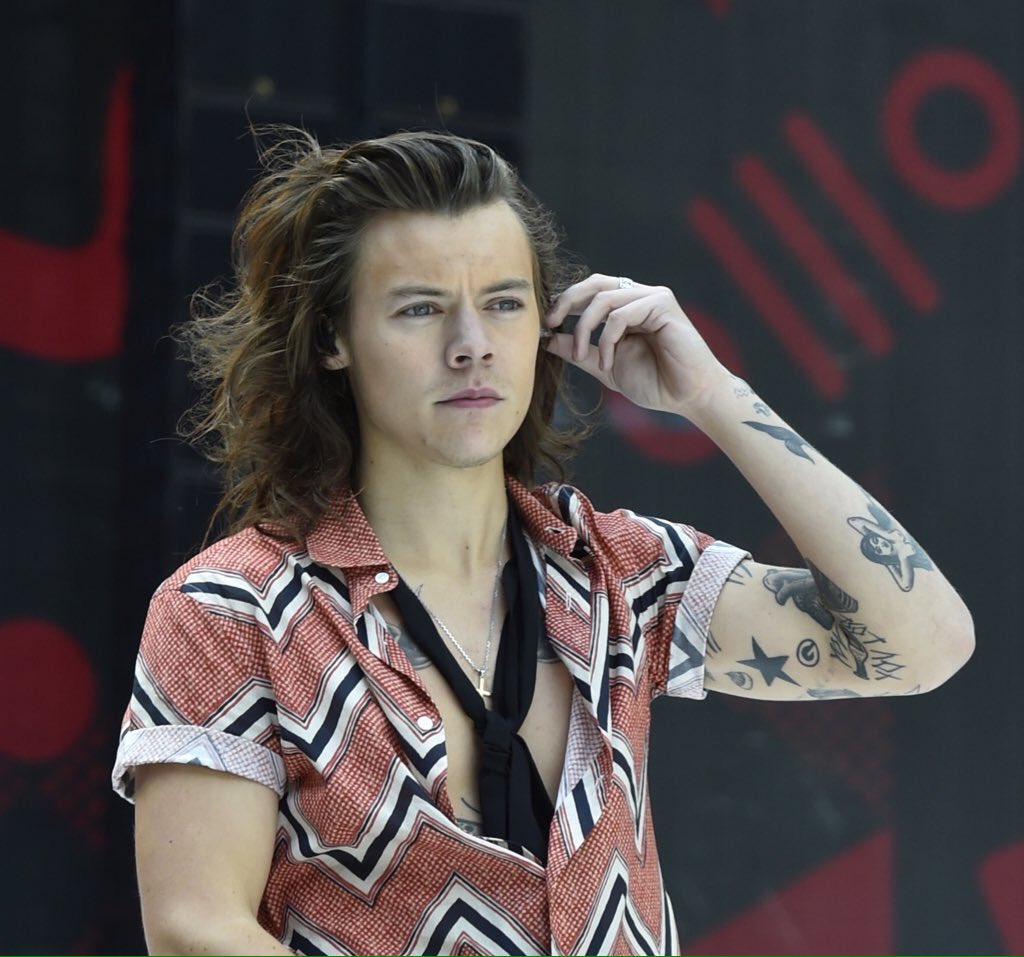 finelinegolden's tweet photo. it's been a year since harry walked out in this shirt and i died #STB2015 #CapitalSTB https://t.co/x4X4cg1UXT
