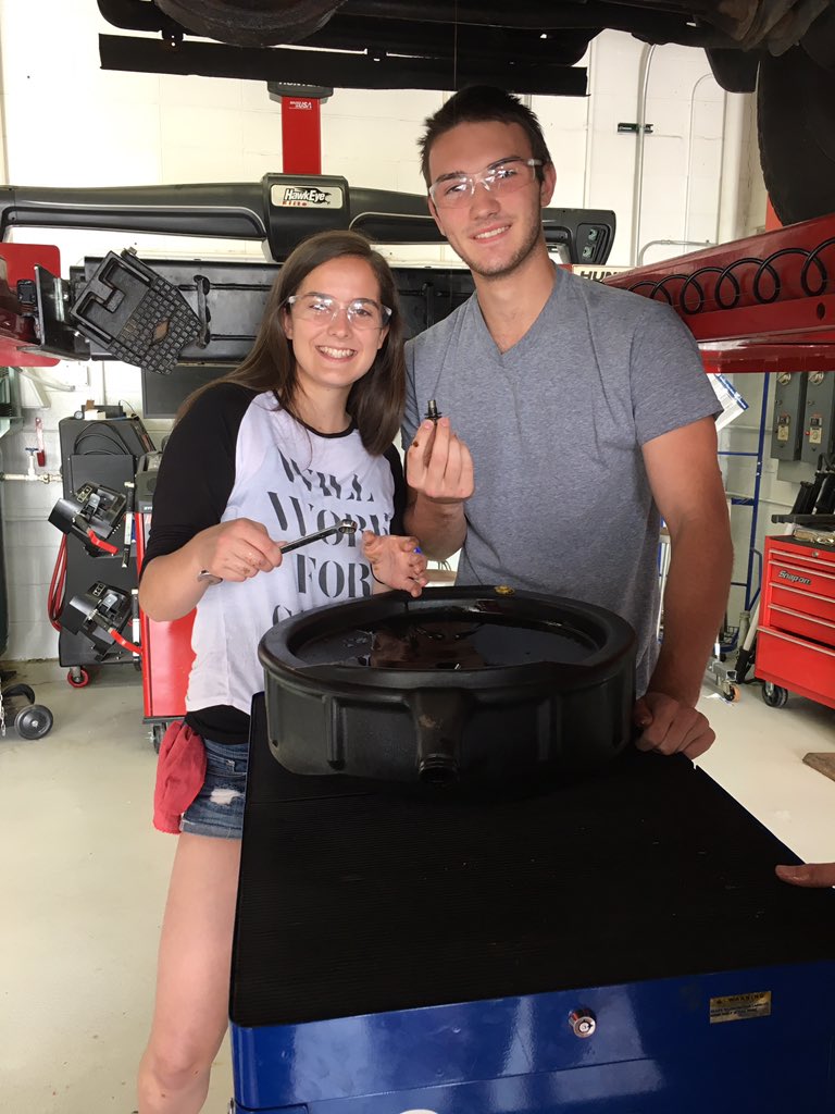 Jhhs_FCS's tweet photo. Today, we learned how to change our oil! #crosscurricular #marriage&amp;family #lifehacks https://t.co/U3edRDJZLO