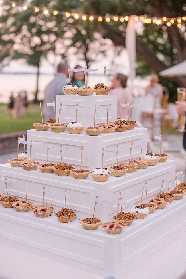 Love this take on a dessert table! <a href="/YojEvents/">Yoj Events</a> <a href="/WildFlourPastry/">WildFlour Pastry</a> bit.ly/1sucSB3