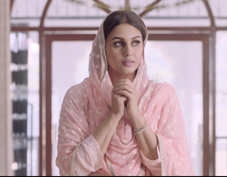 Huma Qureshi on Twitter: "Chand Mubarak ! Ramadan Mubarak .. May Allah  bless us all #holymonth #blessings #love https://t.co/0tYzDRo06u" / Twitter