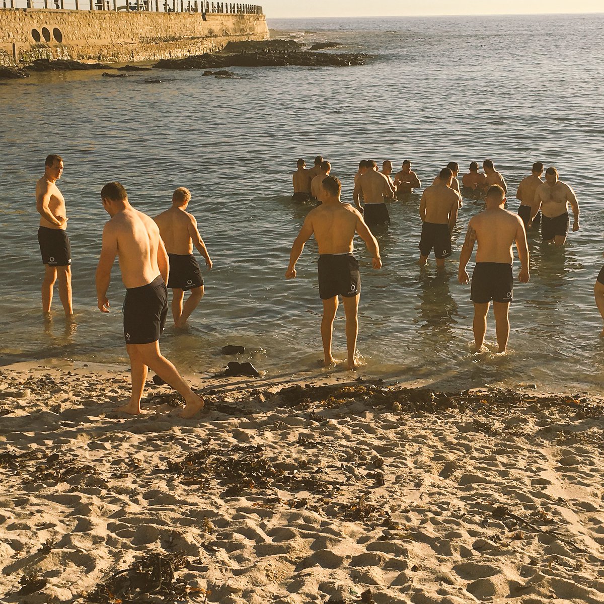 IrishRugby's tweet photo. Colder than any ice bath according to the lads. #shouldertoshoulder in Cape Town https://t.co/4tny42ubRX