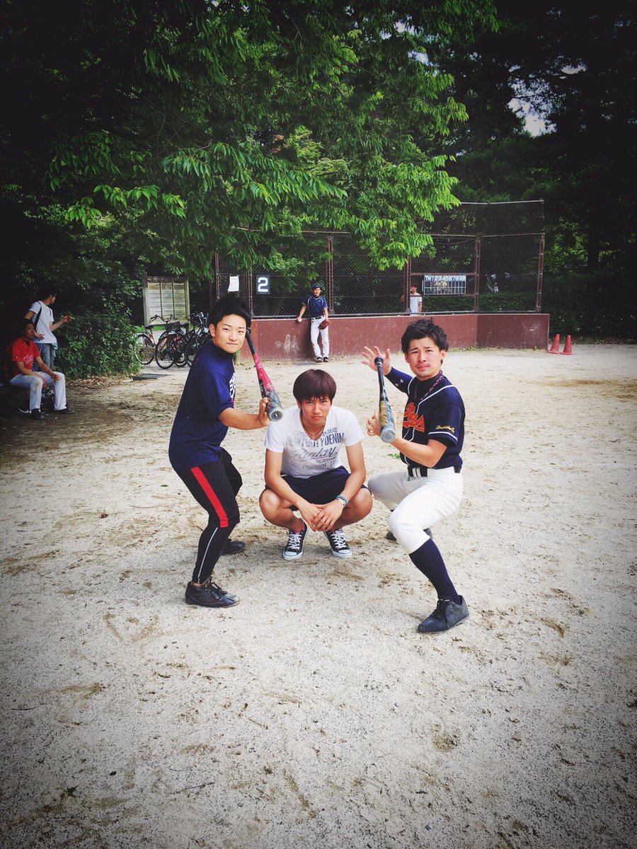 rush__2016's tweet photo. 本日のナイトバッツ戦は序盤で2-8と劣勢の中、終盤に小川、小畠のタイムリーなどで同点に追いつき、最終回に今までひとっつもいい当たりを見せなかった石川が劇的なサヨナラタイムリーを打ち、大きな勝ち星を得た🤘⚾️！with元会長 https://t.co/rsc99I3Hc8