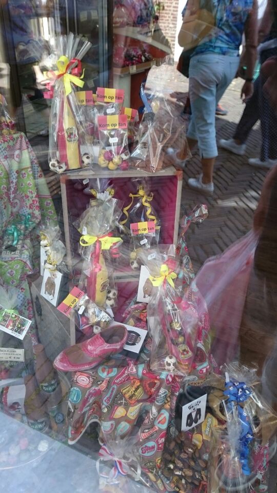 Worp79's tweet photo. Flink wat #komoptan chocola bij @sjokolaa in de Walstraat #kowet https://t.co/yL7S5n7UQ8