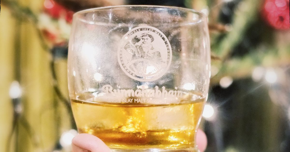 angelshareglass's tweet photo. Just because it's sunny, doesn't mean you can't enjoy a #whisky or two! https://t.co/AQd2x5CPIp #summerdrams https://t.co/13NlYMWcKV