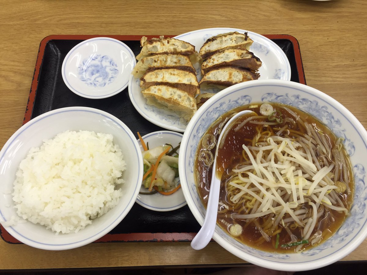 中野 Twitterissa 福しんの餃子定食おとも 福しんでは定食に100円追加で スープをミニラーメンに変更できるのだ これを福しん用語で おとも と言う 中野 Twitterissa 福しんの餃子定食おとも 福しんでは定食に100円追加で スープをミニラーメンに変更できるのだ これを福しん用語で おとも と言う