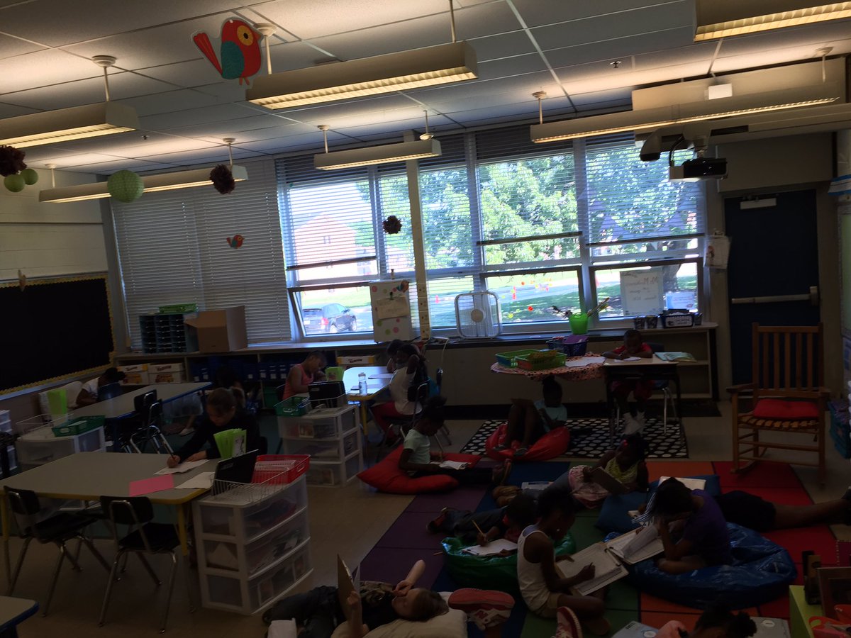 AngCooper_BCPS's tweet image. Today's reward.... Sit where you want ALL day! #balloonchallenge #greenorbetter