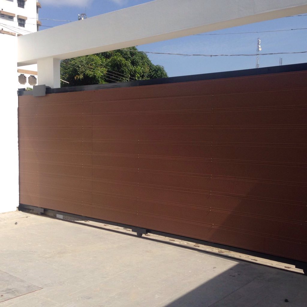 aklolu's tweet photo. wnm's #compositesolutions all over the place #woodplasticcomposite deck & cladding. Pretty, I must say! https://t.co/OZnR4JlslC