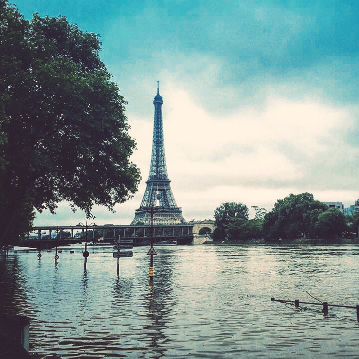Thurman__'s tweet photo. Paris sous l'eau . #parisflood #PicOfTheWeek https://t.co/6lwoYRDytE