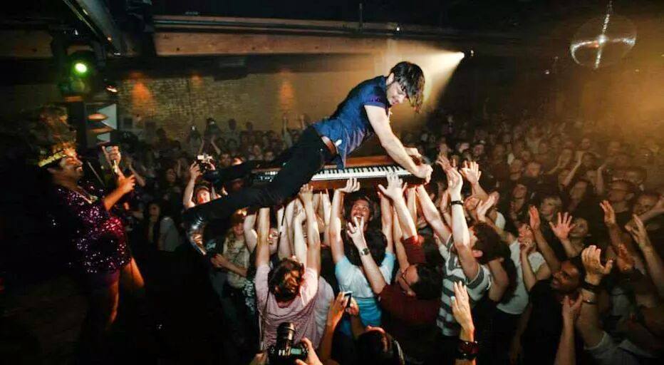 Big up à Fredovitch -  basse + voix de Belly Button  - starting US Tour today with King Khan &amp; Shrines !