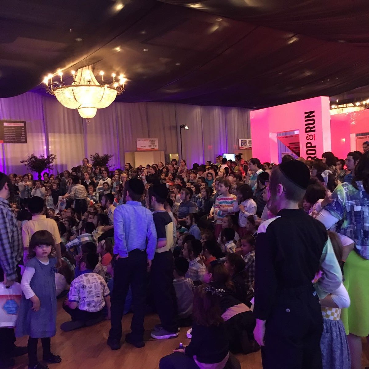 BPhatzolah's tweet photo. 100s of children flabbergasted! Join us today in @ateresgolda - Buffet at 6:30pm, program at 7:45pm.
#StopDropRun https://t.co/GHhQjvCUoF