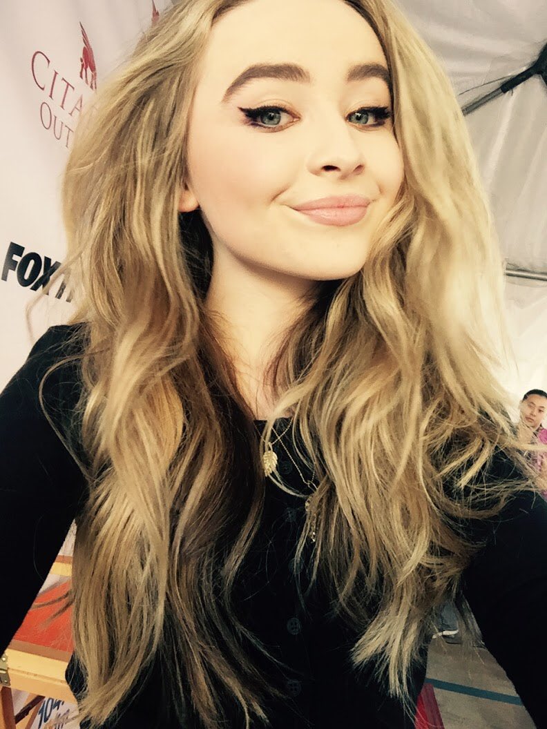 HD sabrina carpenter cute wallpapers