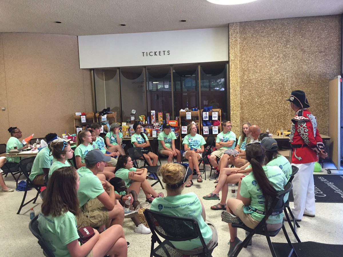 marcellakaye's tweet photo. @Riverfest #schoonies2016 learning the history from former Admiral WWS Ron Hayworth! https://t.co/QRJJOFqYBP