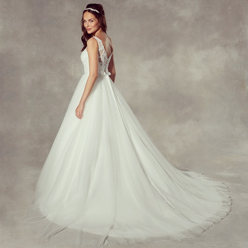 Wed2b's tweet photo. The sensational 'Estee' by Viva Bride. #wed2b #Laceweddingdress #Bridetobe #weddinghour #weddingdress #lowbackdress https://t.co/VubjgrwcuO