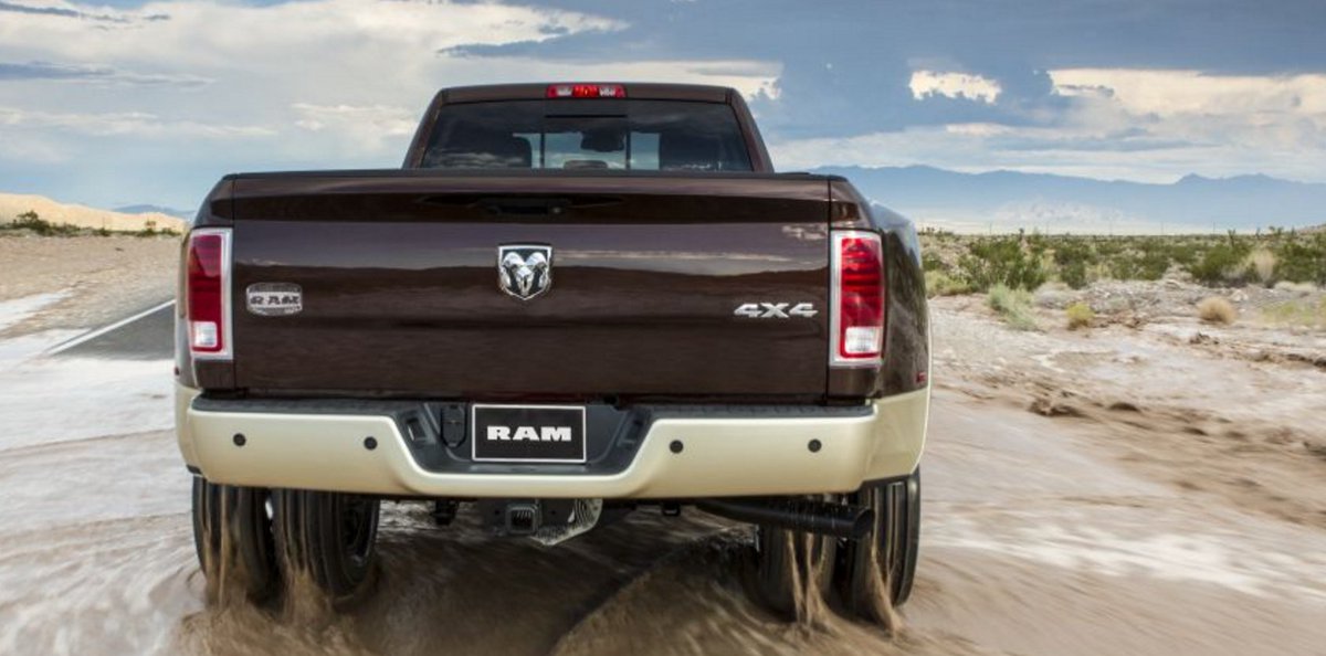 In addition to single rear wheel, the Ram 3500 offers available dual rear wheel models to help you haul more.