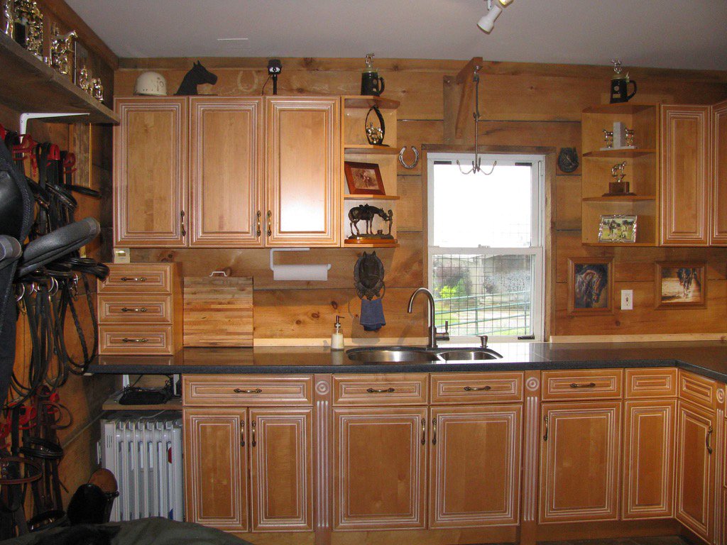 Our old #HomeToWin kitchen was re-purposed as a fantastic tack room.
Nice work team! <a href="/SarahR_Design/">sarah richardson</a> <a href="/joejimblesworth/">Joey Fletcher</a>