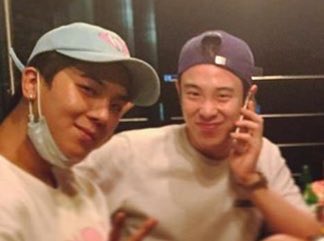 twinclesong's tweet photo. 1차 먹고 (삼청동) -> 2차 마시다가 인크한테 전화 -> 3차 고기 (홍대) ㅋㅋㅋㅋㅋㅋㅋㅋ ㅋㅋㅋㅋㅋ 송민호 x 피오 x 인크레더블 우정을 뽀렙어 응원해👏🏽 https://t.co/O9z6RMRaJU