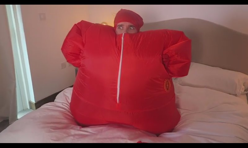 imcalledhxllie's tweet photo. @Joe_Sugg #DareSugg4 is probably the funniest out of the #daresugg video's xx please follow me https://t.co/x9L1FnQgI8