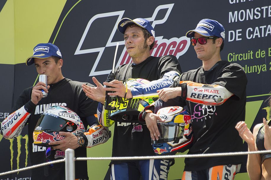 #MostPopular Dua Seri di Negeri Matador Jadi Milik Rossi detik.id/VpJcCh via <a href="/detikSport/">detiksport</a>