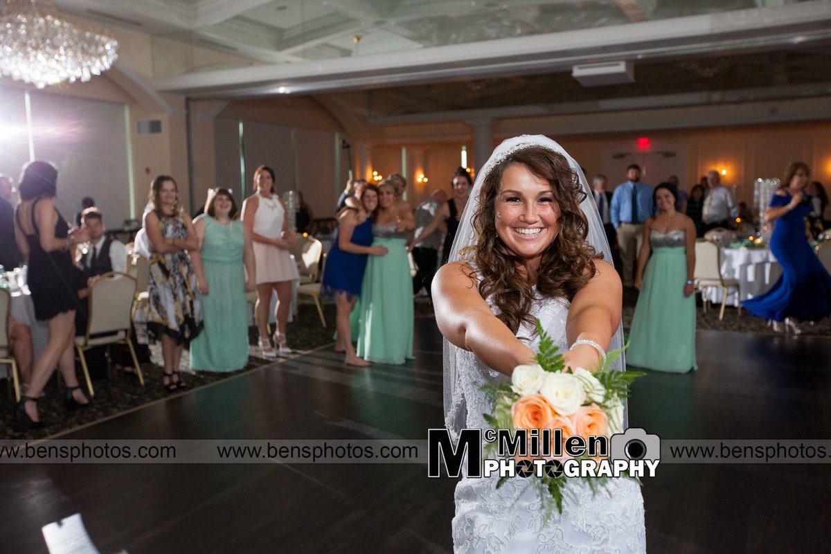 TheWillowRoom's tweet photo. That #bouquet is almost too pretty toss! Congrats to Megan &amp; Neil Marshall on their #marriage! Photo: @bensphotos. https://t.co/3FDmNrqfHy