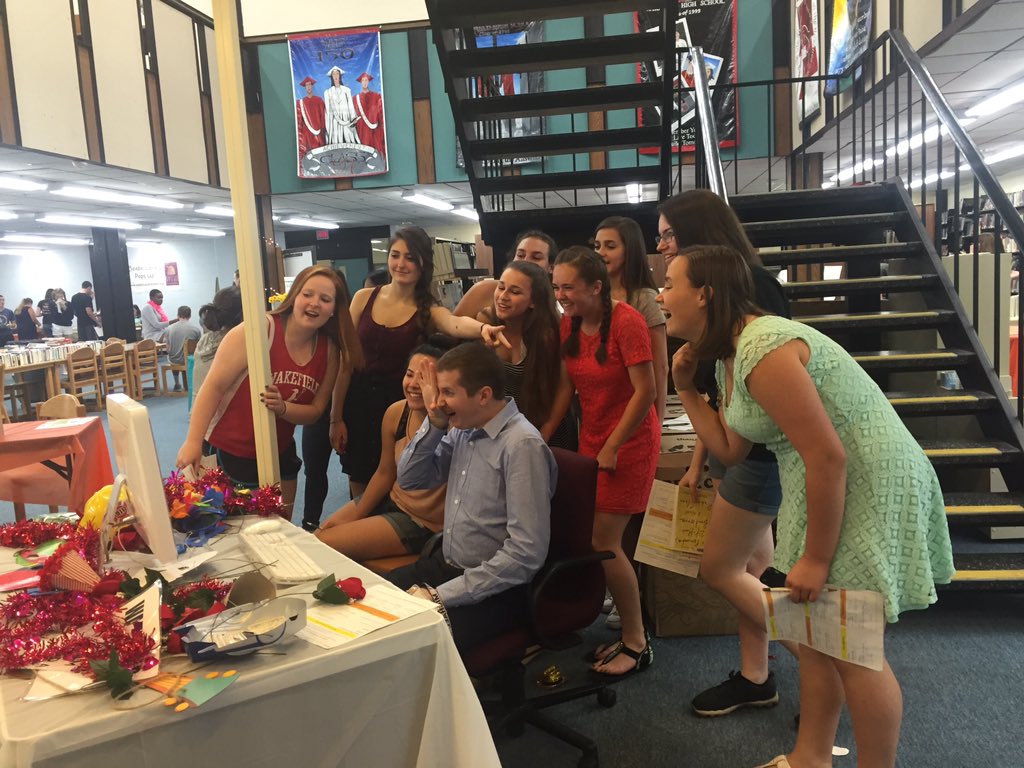 GalvinLC's tweet photo. Nice work @therealwmhs students, you guys sure love nonfiction and photoboothing with @MrGosselinWHS ! @VolpeReads https://t.co/7c7eScH6Ip