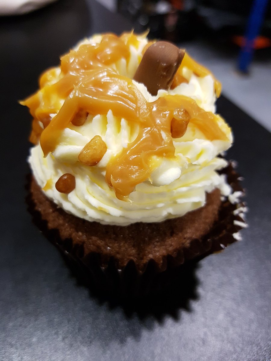 Lisafurbs's tweet photo. Thank You @kbarma1 and your Mum for the yummy treats 🍰 Lovely 2 c  u today  @TPSPeople Can't wait 4 #TheMasters2016 https://t.co/Oqsue91Ca7