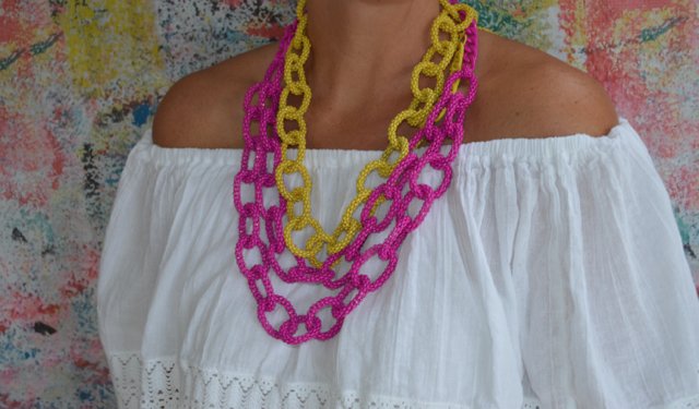 ViewYourDeal's tweet image. Style pro @StacyLondon calls this a "hero necklace" for summer fun! Grab yours for $19 ViewYourDeal.com