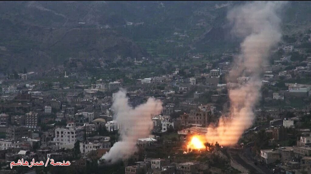 YenNews1's tweet photo. لحظه قصف ميليشيا الحوثي لمنازل المدنيين في #تعز مغرب اليوم وادا الي جرح 25 اغلبهم نساء واطفال https://t.co/pQtdXxvHRz