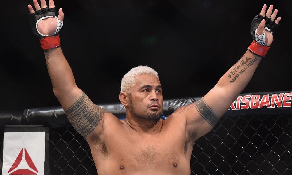 ThePWCorner_'s tweet photo. Brock Lesnar will face Mark Hunt at #UFC200. https://t.co/01LQLxKbyR
