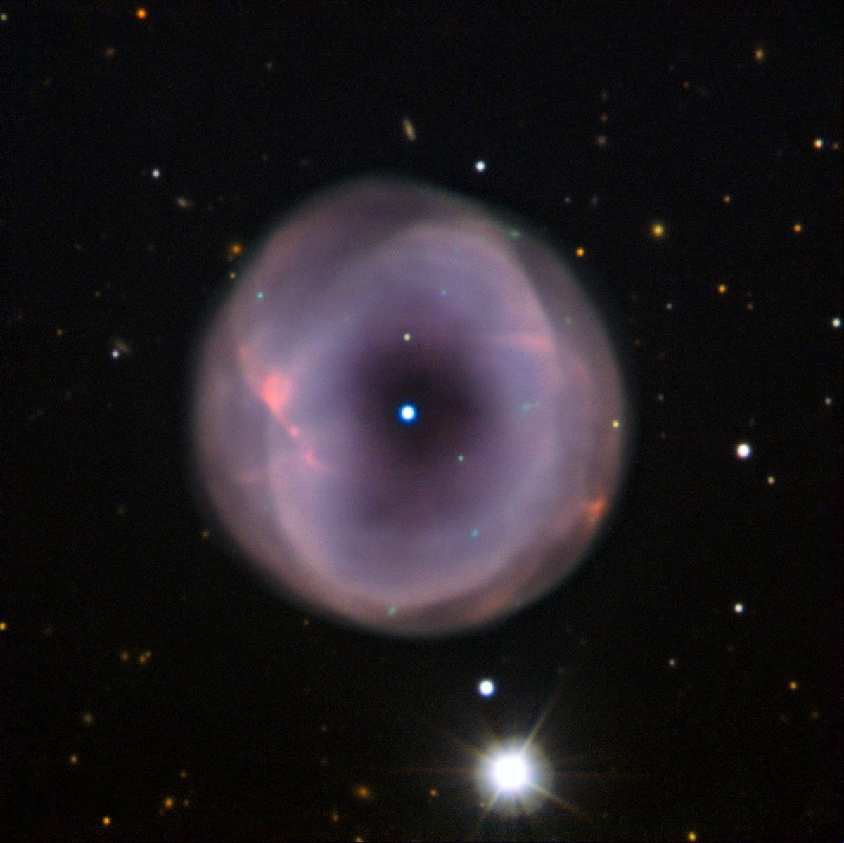 ScienceChannel's tweet photo. IC 5148 is a beautiful planetary nebula located some 3000 light-years away in the constellation of Grus https://t.co/ixAwJqZj3Y