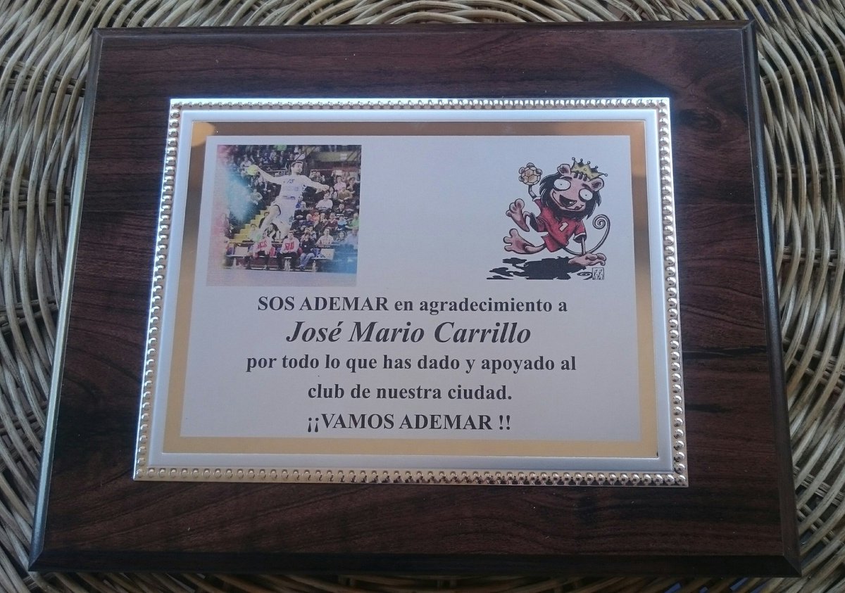 Los chicos de <a href="/SOS_AdemarLeon/">SOS_AdemarLeon</a> despidieron en el partido del pasado sábado a <a href="/jmcarrillo15/">riel_crrll</a> con un merecido homenaje.