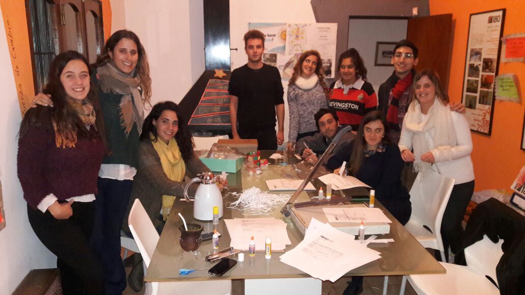 Fundacion180's tweet photo. Últimos ajustes para #180ColegiosPorLaPatria ----> https://t.co/PyAyuWcQFr #YoPorMiPatria https://t.co/djCZuyYA8Q