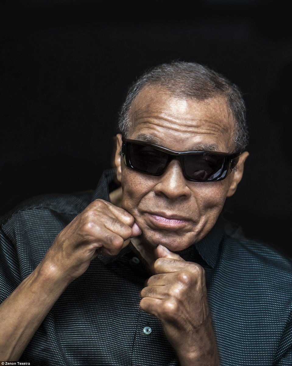 WORLDSTAR's tweet photo. Fighting until the very end. 

Muhammad Ali's last portraits are incredibly powerful. https://t.co/WHLp9mWwlm