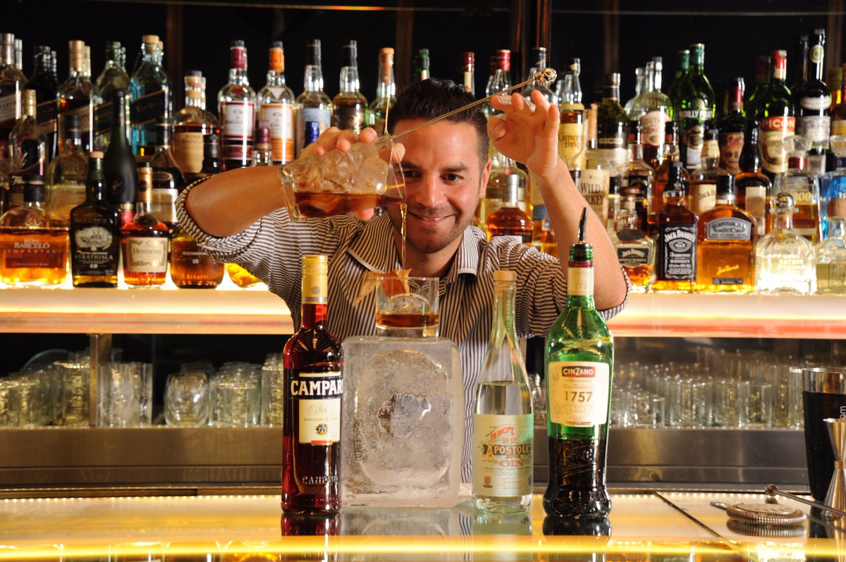 BAcoctel's tweet photo. Hoy comienza #NegroniWeek y 70 barras de Buenos Aires estarán ofreciendo su mejor versión. https://t.co/95fAVnii3h https://t.co/V9B57uFGOj