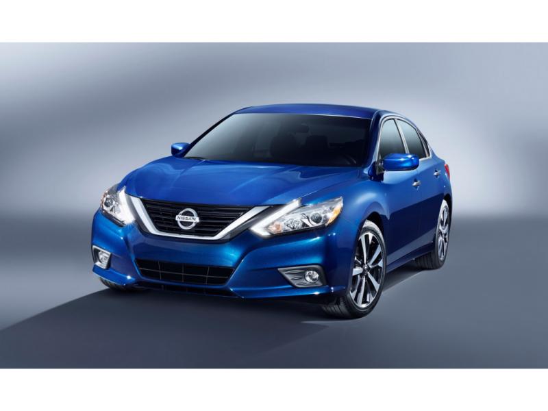 EveryCarListed's tweet photo. New Design Language: 2016 #Nissan #Altima #sedan https://t.co/NAvAlLQOSp https://t.co/PzQLQfFWnf