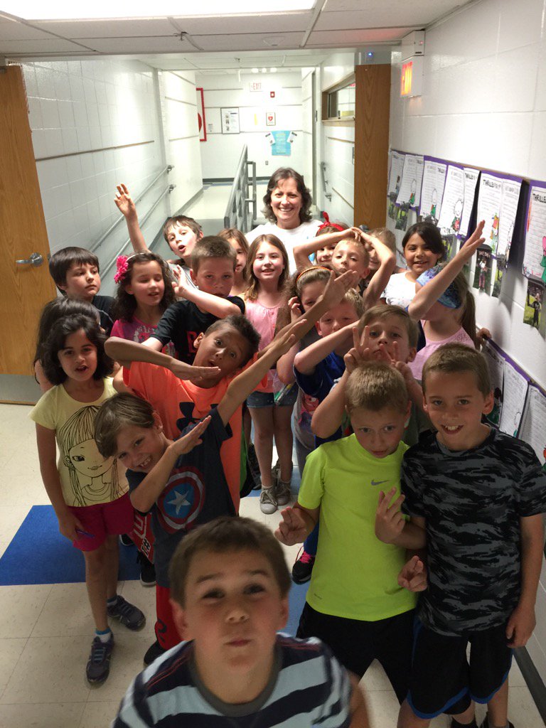 DrydenTech's tweet image. My favorite class @rwilson510!  Thanks for the handprints to remember each one of you!!