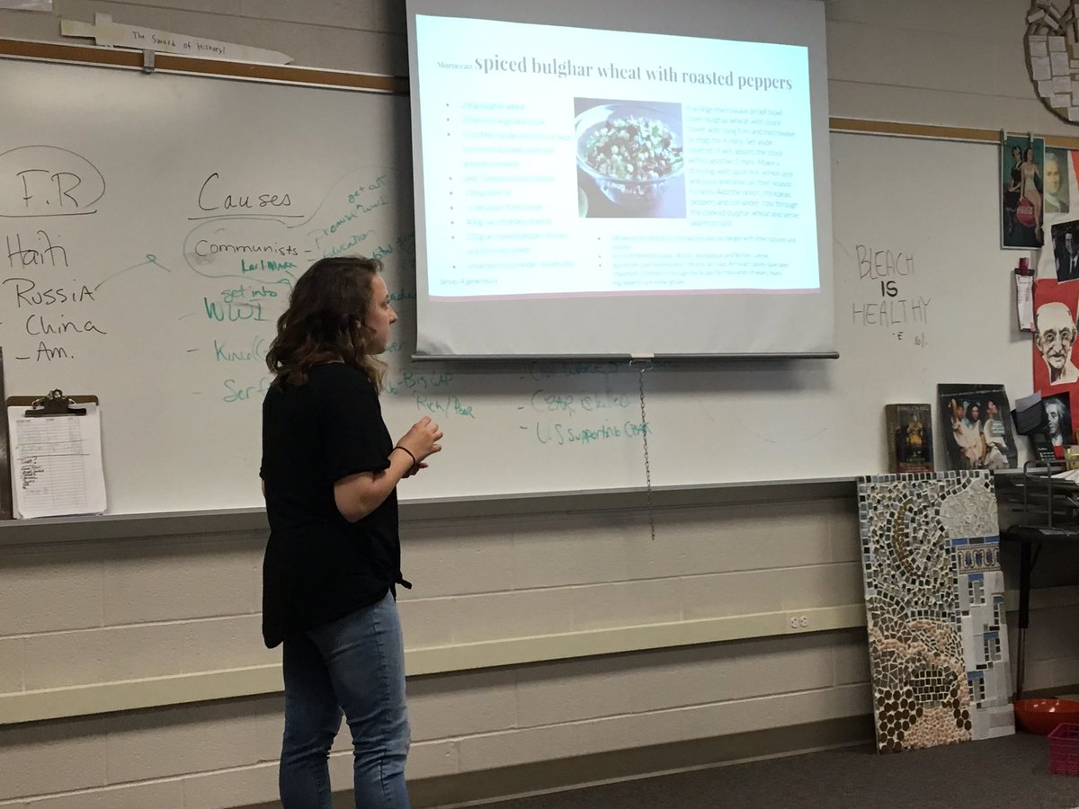 wo_asta's tweet photo. Awesome presentation by @DaintySparkler #APWorld #WOStrings https://t.co/Gk4k2qKiO4