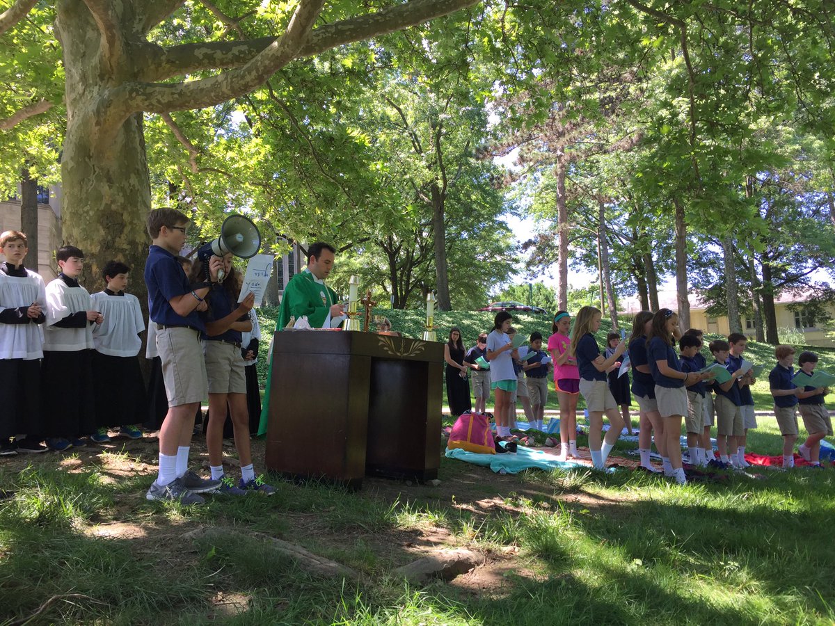MrsStreett's tweet photo. Gr5 Mass In The Grass. Beautiful celebration! #SCMOQ https://t.co/4nkNy14Sfg
