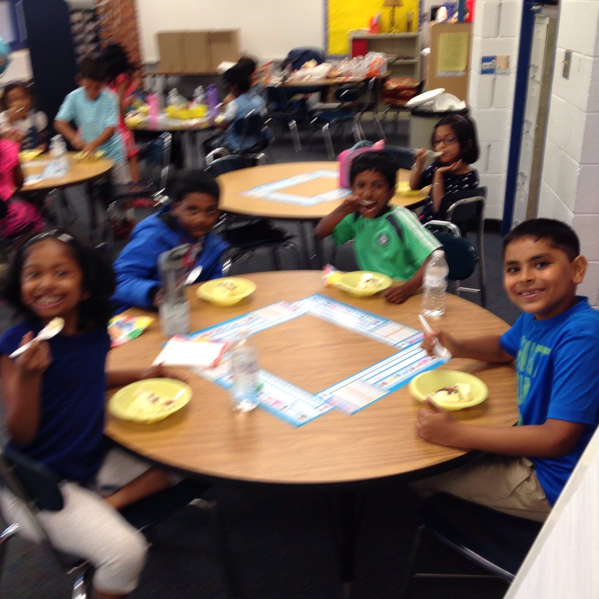 mrsarias1's tweet photo. Hooray! End of School Pizza/Ice Cream Party!  #ivyhillleague https://t.co/PpygW0gKmn