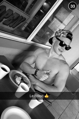 FastGoodFrance's tweet photo. #Photos Charles via snapchat https://t.co/93Tzi4xvRw