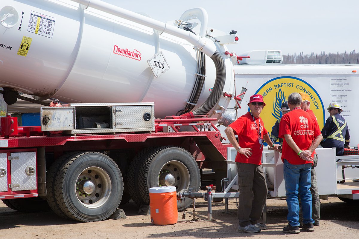 Can_Gl_Response's tweet photo. Thanks @CleanHarbors for helping us at #YMM with onsite grey water tanks and speedy pickup! #FortMcMurray #ymmfire https://t.co/0V6hm8p8vR
