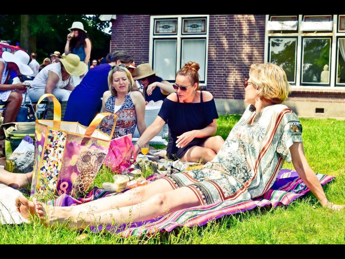 Vervolgens de picknick op een boerderij waarbij iedereen opnieuw zijn/haar best had gedaan.