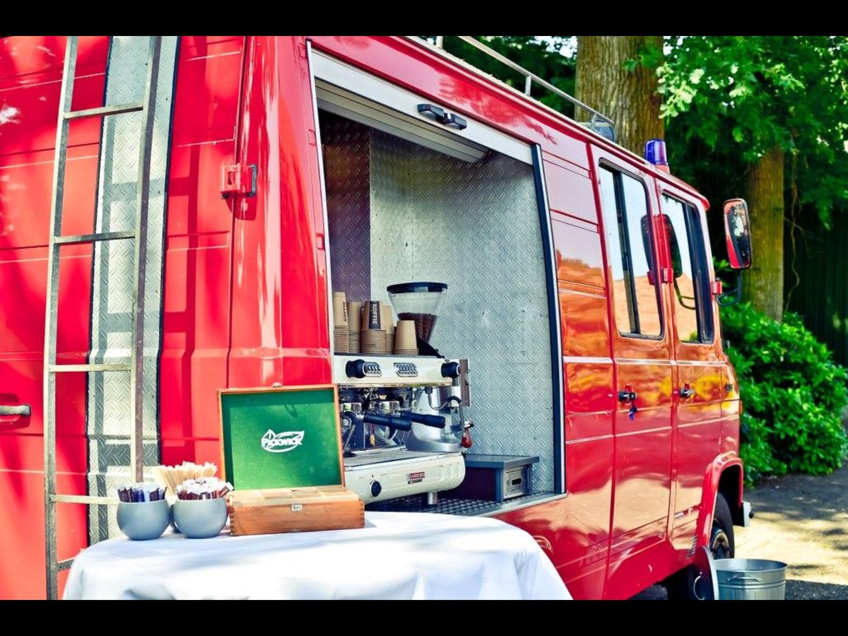 Koffie en thee bij de picknick met de foodtruck van sponsor <a href="/Hotellansink/">'t Lansink</a> #fred2016